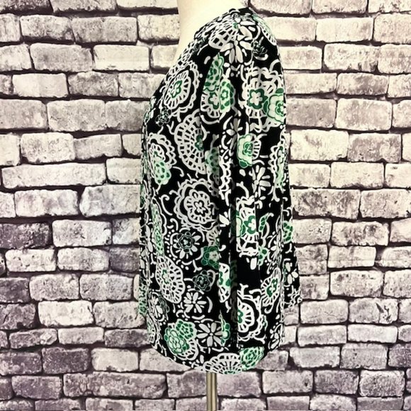 Charter Club Black, White & Green V-Neck Blouse Size 1X - Picture 4 of 9